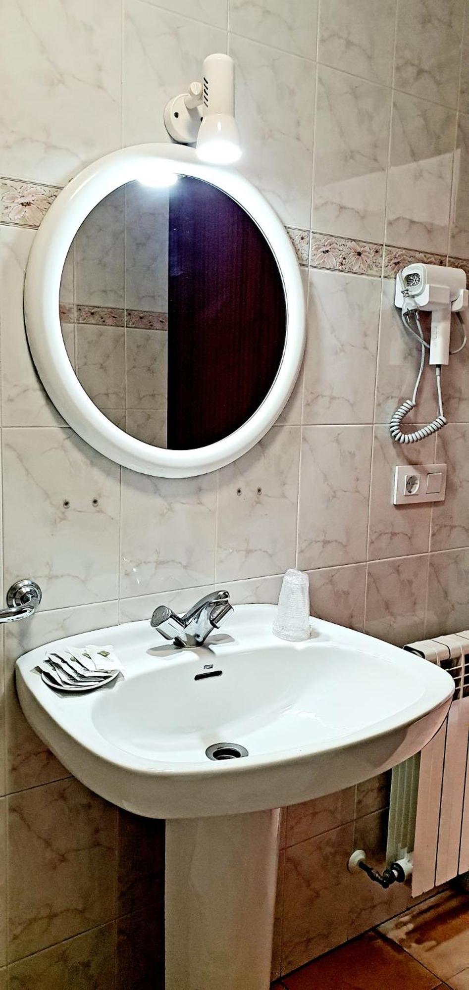 Sidreria La Casa Abajo Hotel La Franca Bagian luar foto